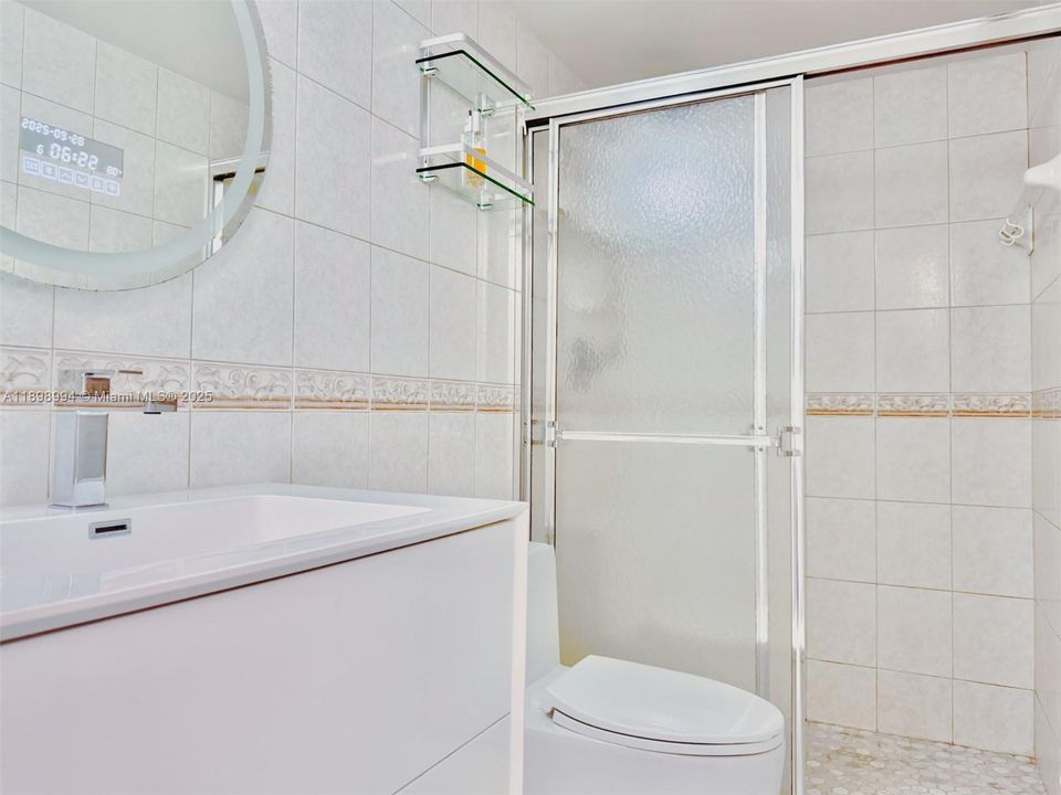 For Rent: $2,800 (1 beds, 2 baths, 980 Square Feet)