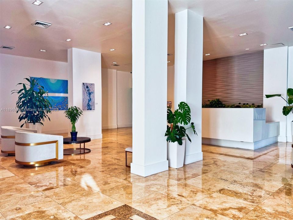 For Rent: $2,800 (1 beds, 2 baths, 980 Square Feet)