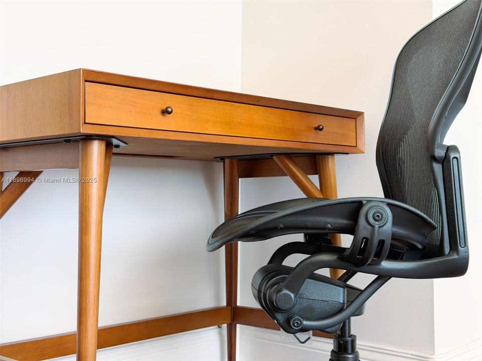 For Rent: $2,800 (1 beds, 2 baths, 980 Square Feet)