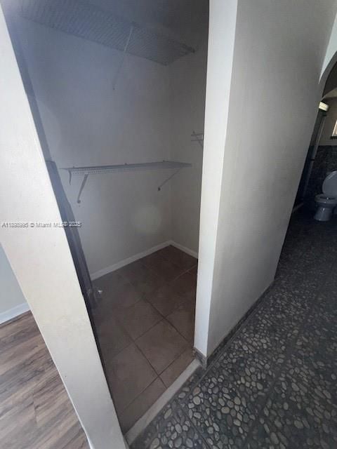 For Rent: $1,800 (1 beds, 1 baths, 940 Square Feet)