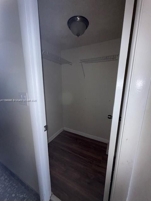 For Rent: $1,800 (1 beds, 1 baths, 940 Square Feet)