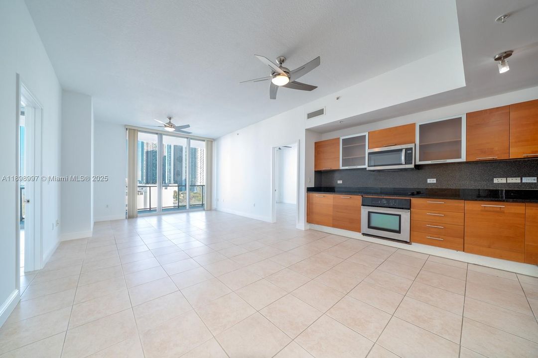 For Sale: $629,900 (2 beds, 2 baths, 1090 Square Feet)