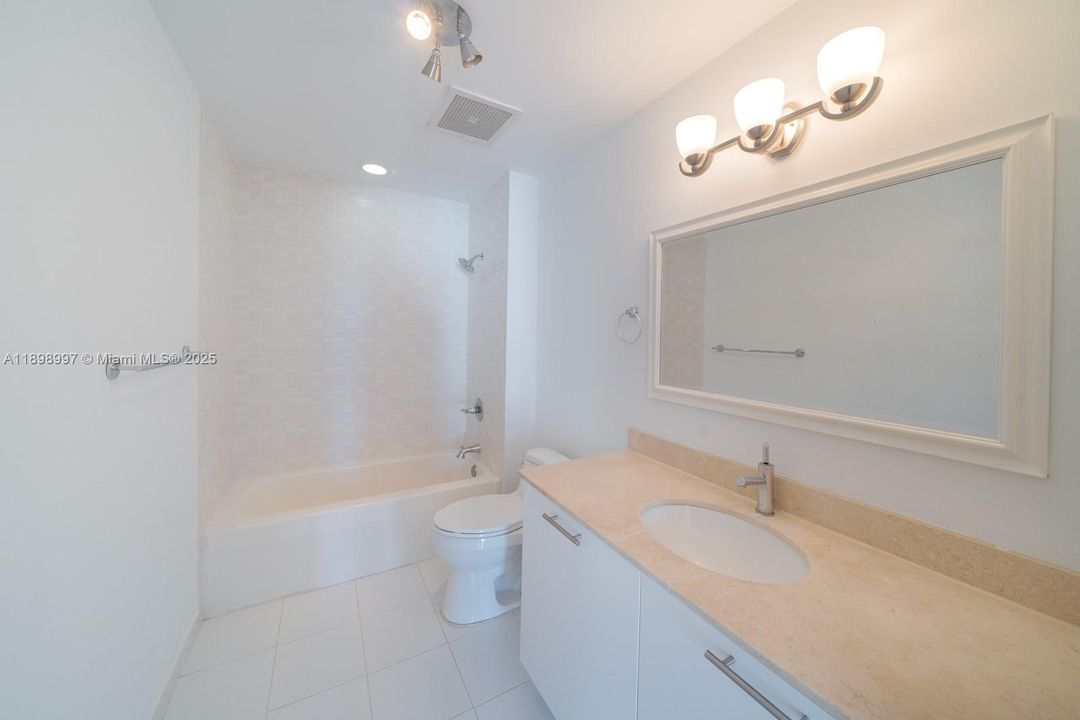 For Sale: $629,900 (2 beds, 2 baths, 1090 Square Feet)