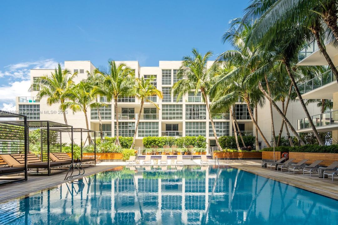 For Sale: $629,900 (2 beds, 2 baths, 1090 Square Feet)