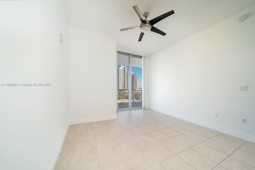 For Sale: $629,900 (2 beds, 2 baths, 1090 Square Feet)
