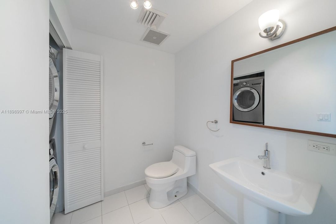 For Sale: $629,900 (2 beds, 2 baths, 1090 Square Feet)