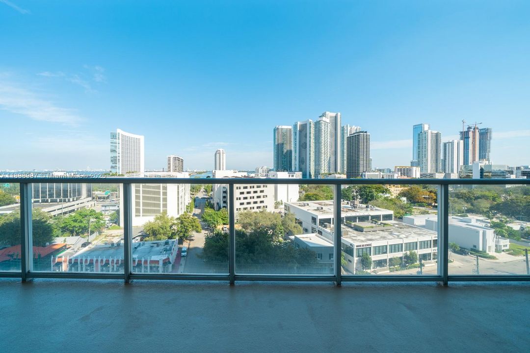 For Sale: $629,900 (2 beds, 2 baths, 1090 Square Feet)