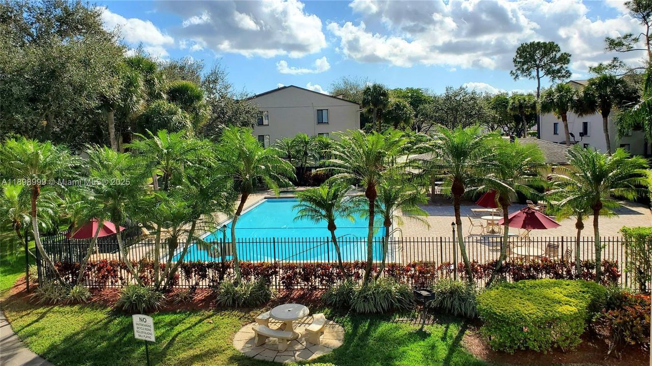 For Rent: $1,595 (1 beds, 1 baths, 764 Square Feet)