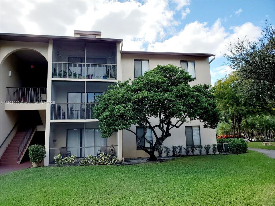 For Rent: $1,595 (1 beds, 1 baths, 764 Square Feet)