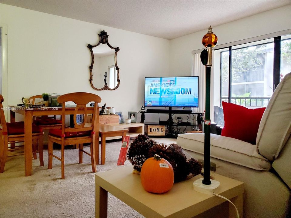 For Rent: $1,595 (1 beds, 1 baths, 764 Square Feet)