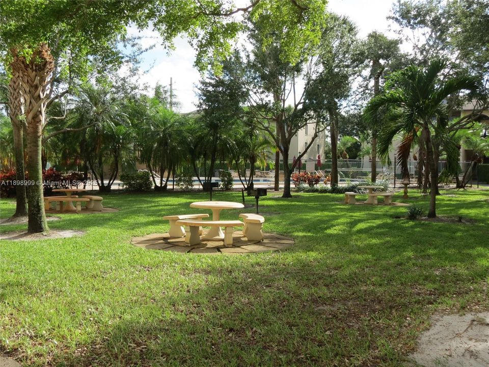 For Rent: $1,595 (1 beds, 1 baths, 764 Square Feet)