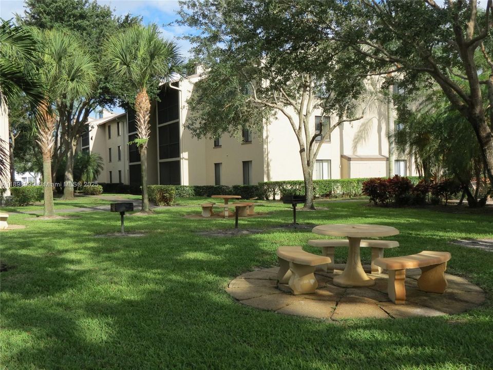 For Rent: $1,595 (1 beds, 1 baths, 764 Square Feet)