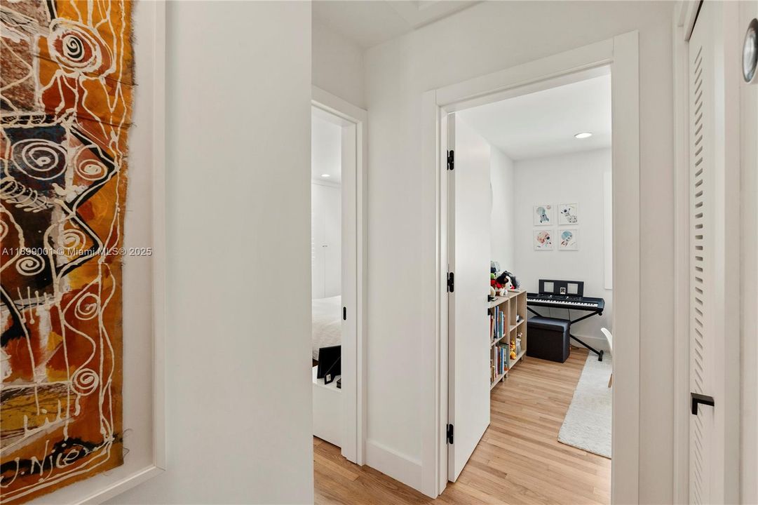 For Sale: $1,650,000 (3 beds, 2 baths, 1405 Square Feet)