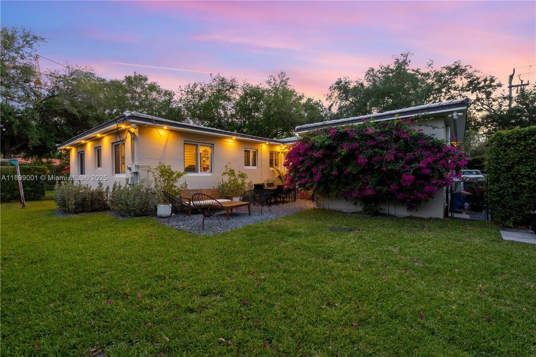 For Sale: $1,650,000 (3 beds, 2 baths, 1405 Square Feet)