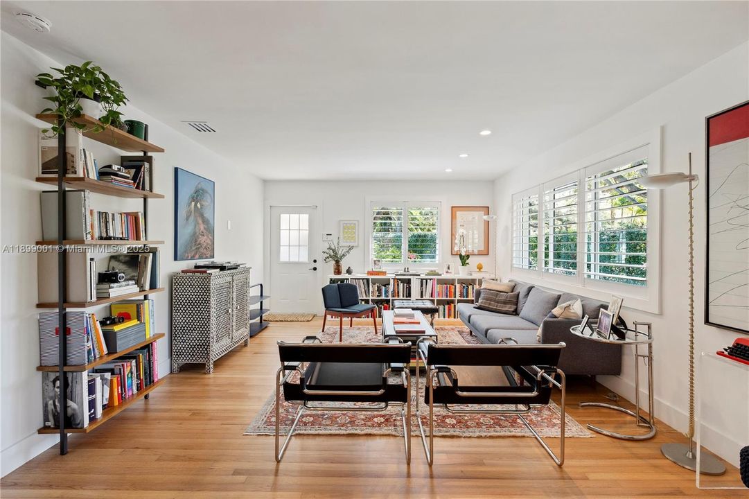 For Sale: $1,650,000 (3 beds, 2 baths, 1405 Square Feet)