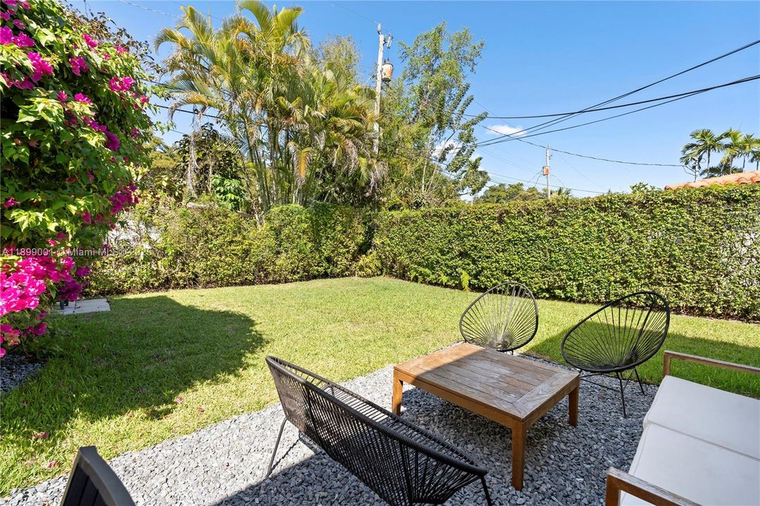 For Sale: $1,650,000 (3 beds, 2 baths, 1405 Square Feet)