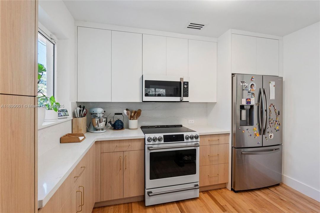 For Sale: $1,650,000 (3 beds, 2 baths, 1405 Square Feet)