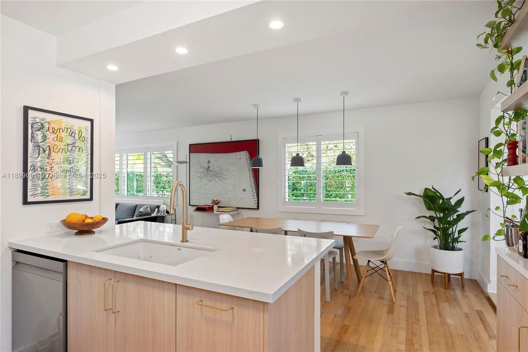 For Sale: $1,650,000 (3 beds, 2 baths, 1405 Square Feet)