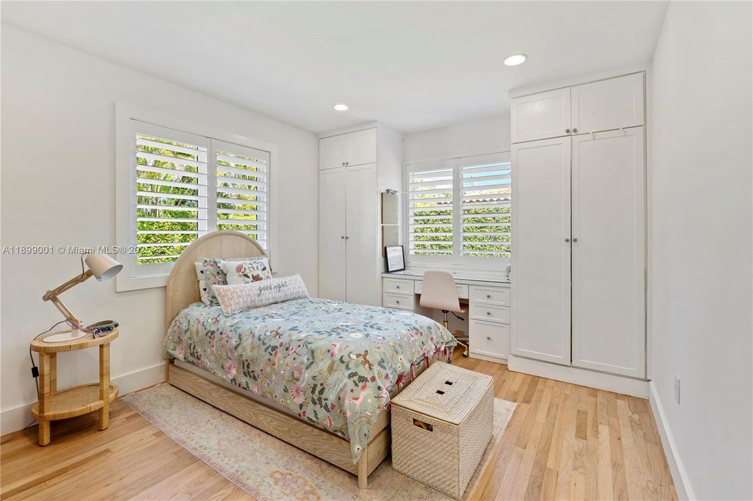 For Sale: $1,650,000 (3 beds, 2 baths, 1405 Square Feet)