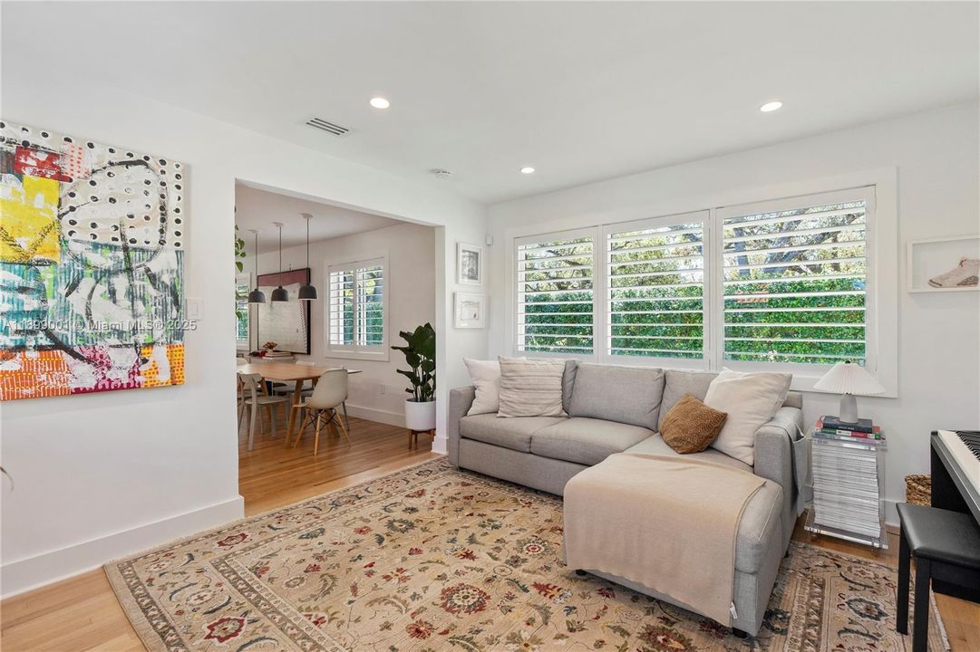 For Sale: $1,650,000 (3 beds, 2 baths, 1405 Square Feet)