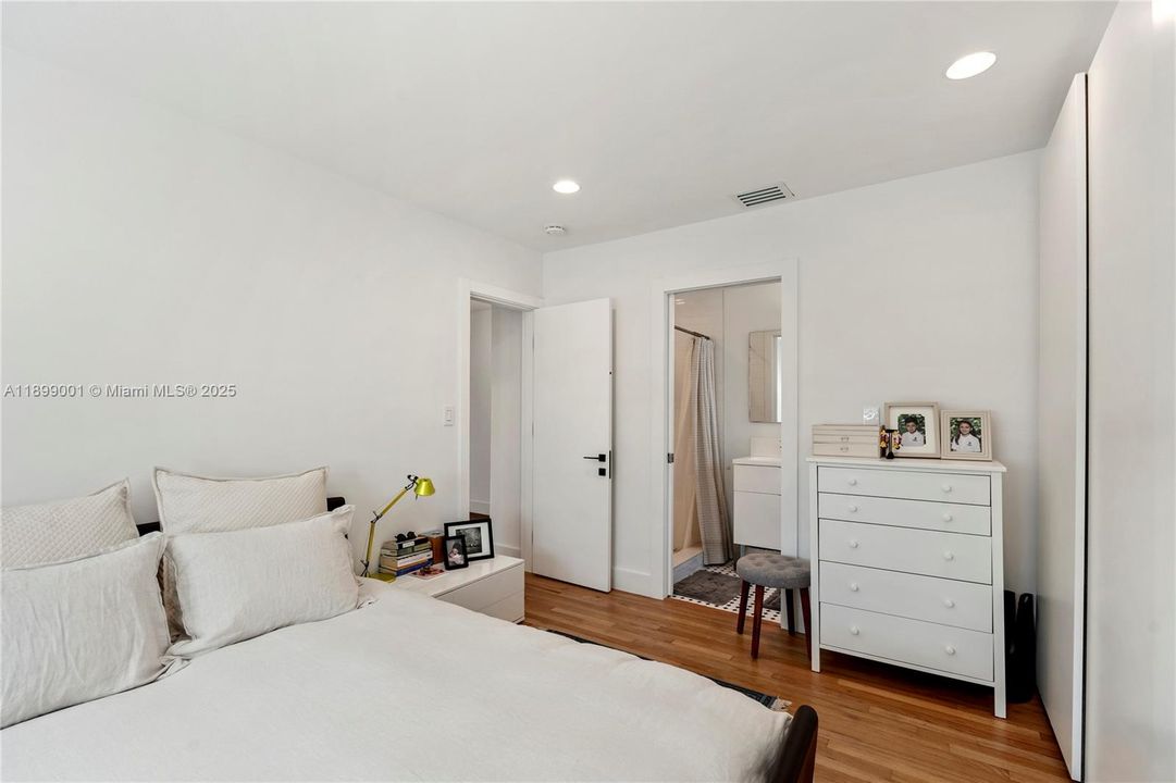 For Sale: $1,650,000 (3 beds, 2 baths, 1405 Square Feet)