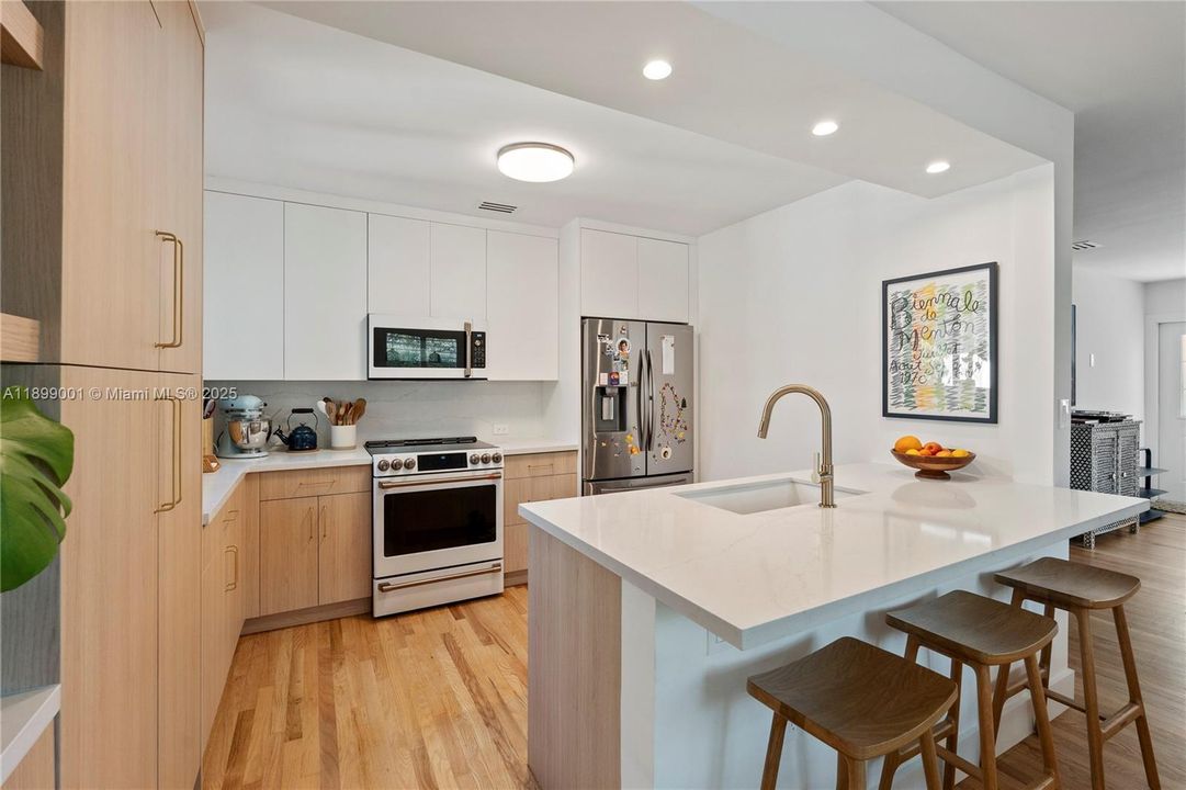 For Sale: $1,650,000 (3 beds, 2 baths, 1405 Square Feet)