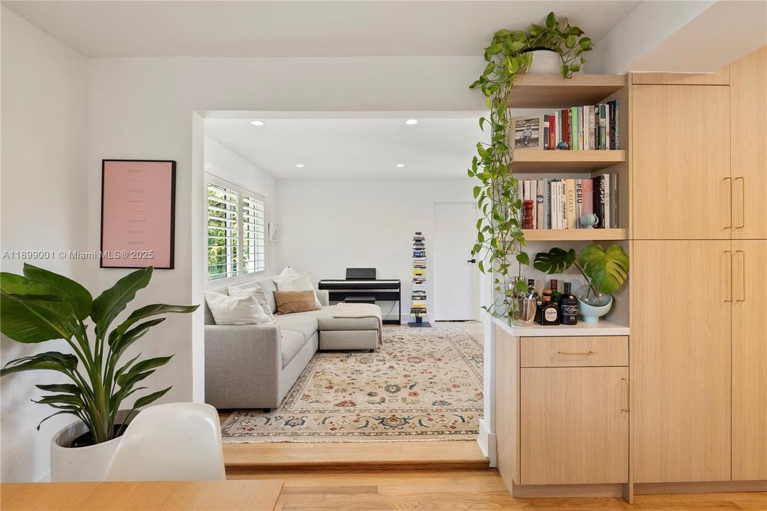 For Sale: $1,650,000 (3 beds, 2 baths, 1405 Square Feet)