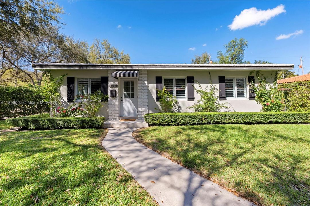 For Sale: $1,650,000 (3 beds, 2 baths, 1405 Square Feet)