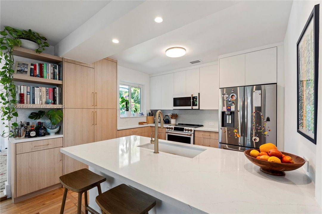 For Sale: $1,650,000 (3 beds, 2 baths, 1405 Square Feet)