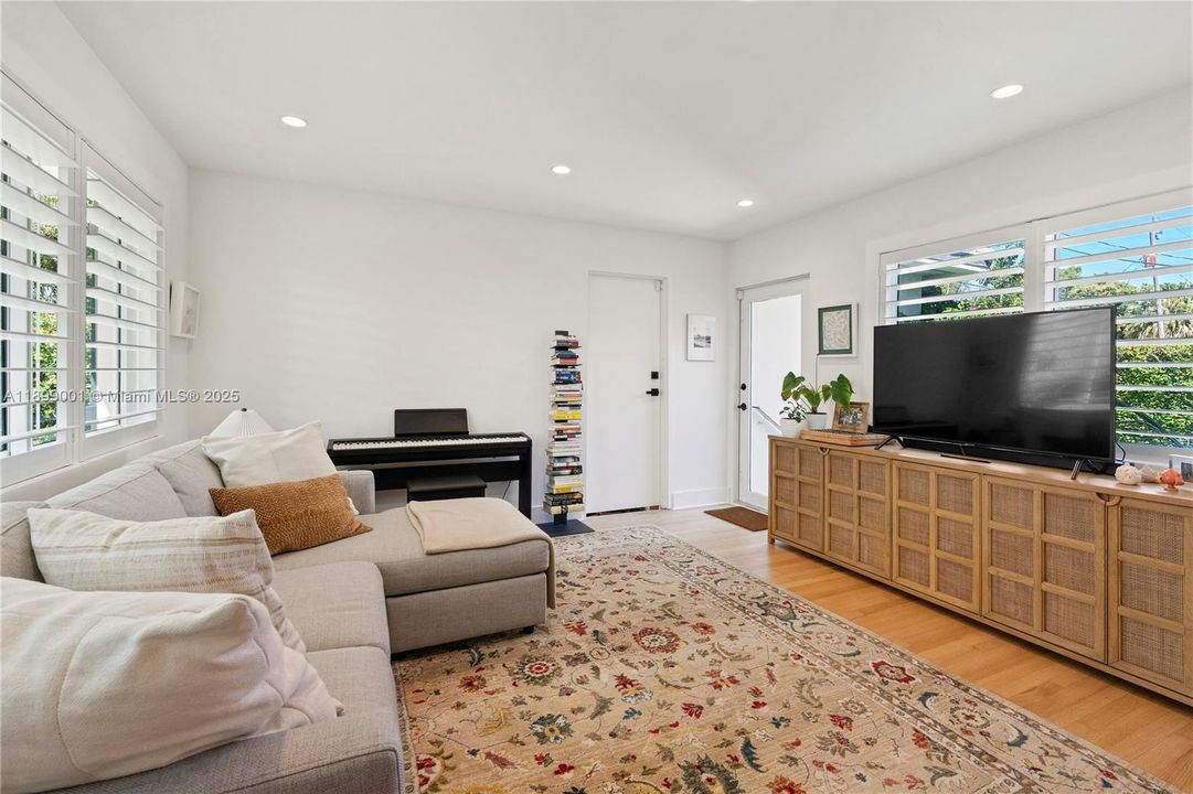 For Sale: $1,650,000 (3 beds, 2 baths, 1405 Square Feet)