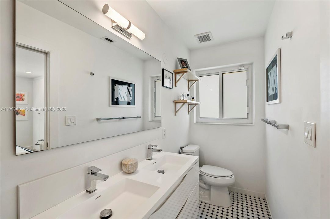 For Sale: $1,650,000 (3 beds, 2 baths, 1405 Square Feet)