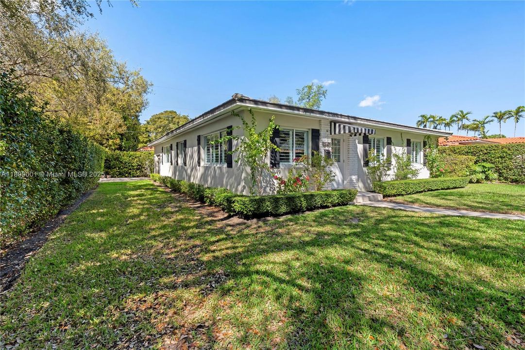 For Sale: $1,650,000 (3 beds, 2 baths, 1405 Square Feet)
