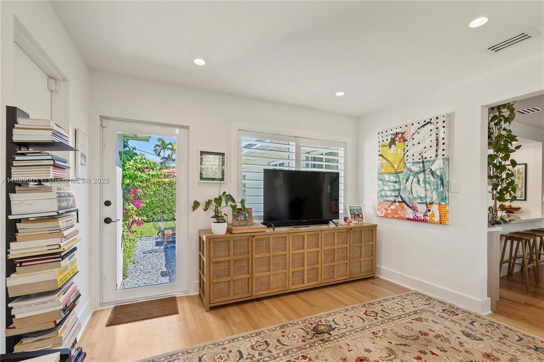 For Sale: $1,650,000 (3 beds, 2 baths, 1405 Square Feet)