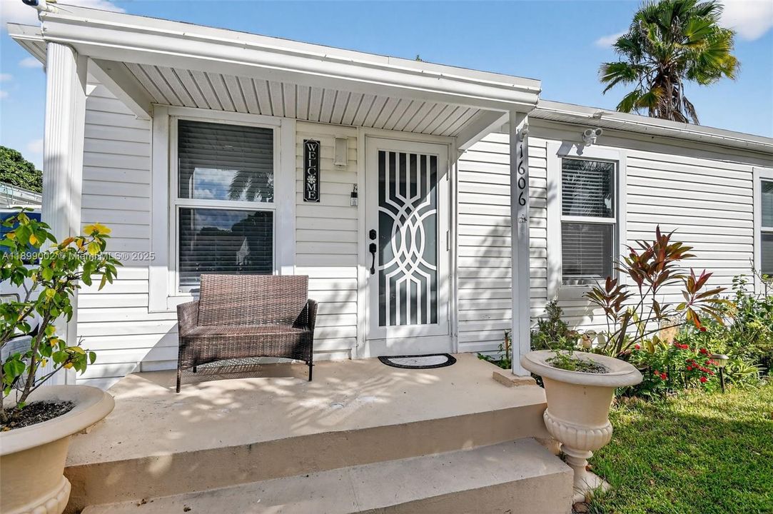 На продажу: $499,000 (4 спален, 1 ванн, 1190 Квадратных фут)