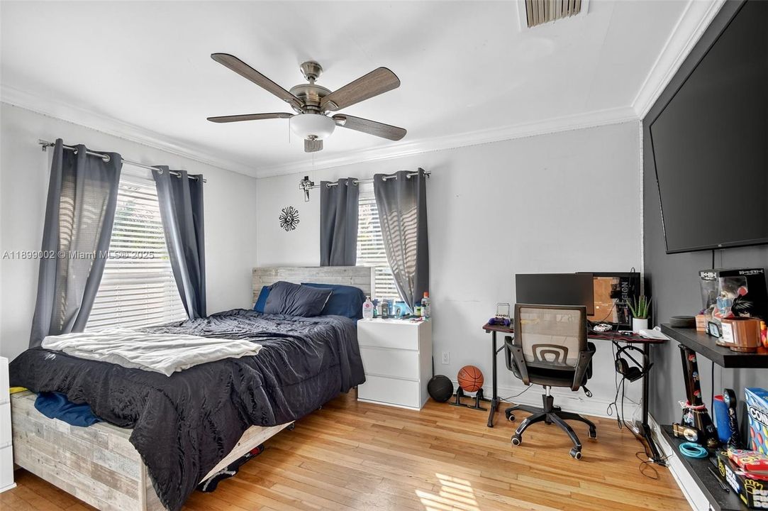 На продажу: $499,000 (4 спален, 1 ванн, 1190 Квадратных фут)