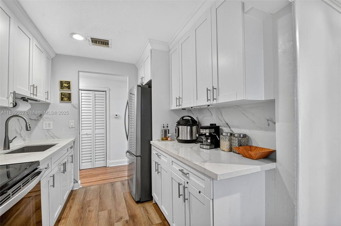 На продажу: $499,000 (4 спален, 1 ванн, 1190 Квадратных фут)