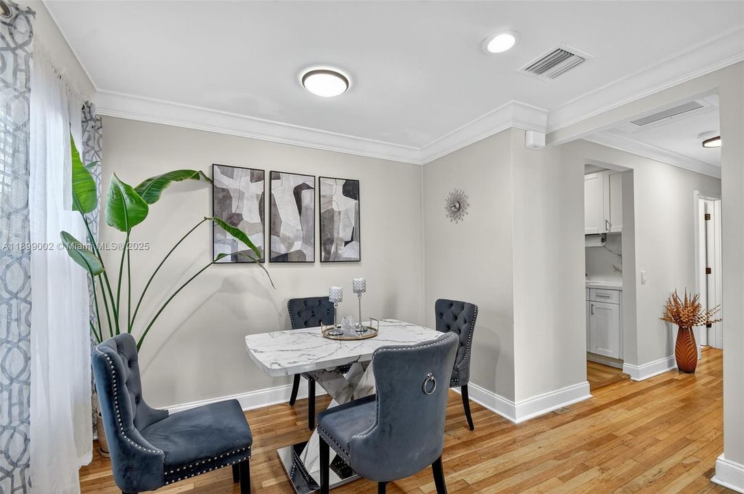 На продажу: $499,000 (4 спален, 1 ванн, 1190 Квадратных фут)