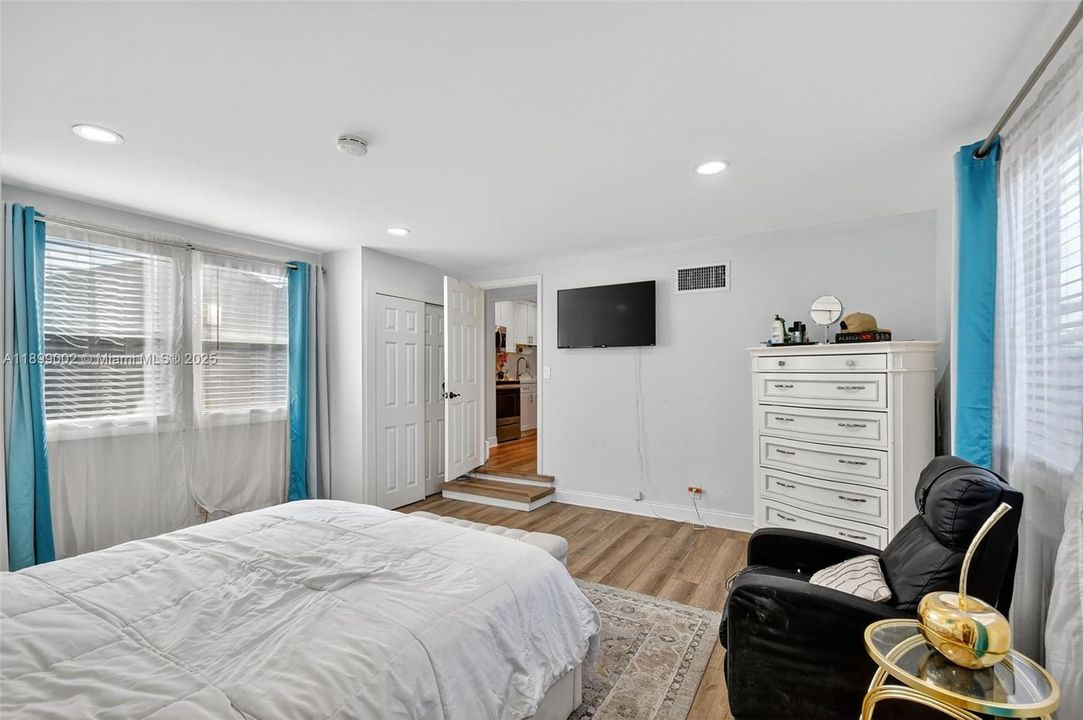 На продажу: $499,000 (4 спален, 1 ванн, 1190 Квадратных фут)