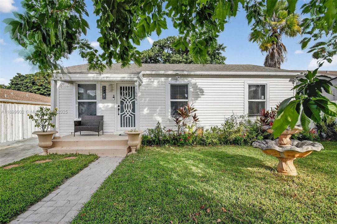 На продажу: $499,000 (4 спален, 1 ванн, 1190 Квадратных фут)