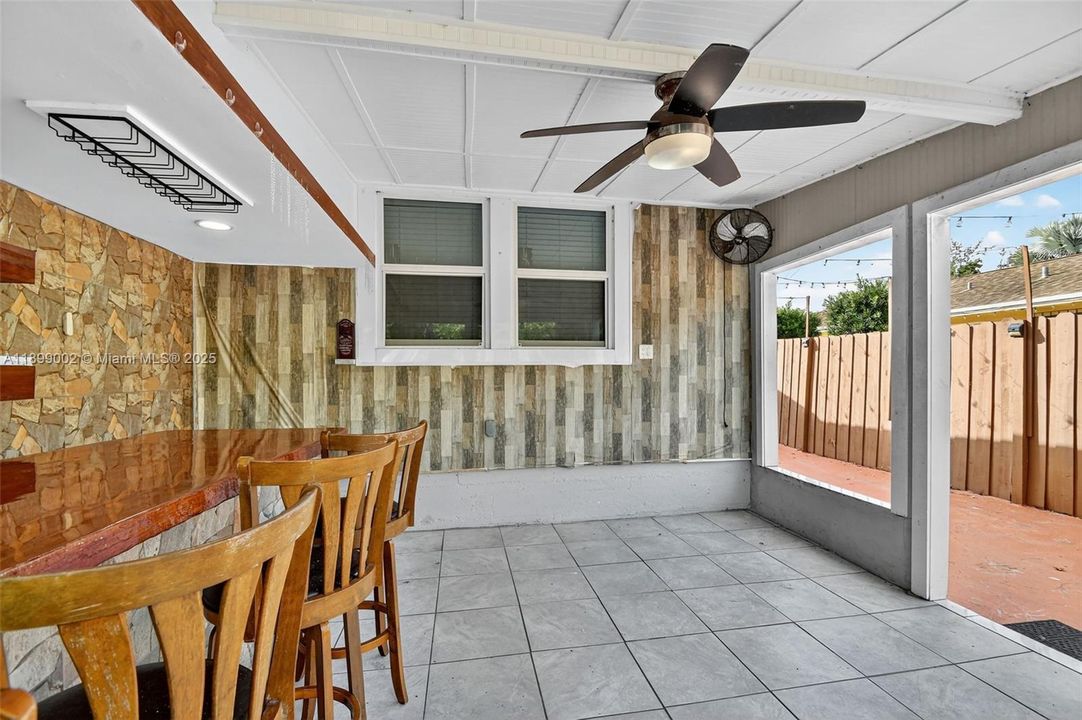 На продажу: $499,000 (4 спален, 1 ванн, 1190 Квадратных фут)