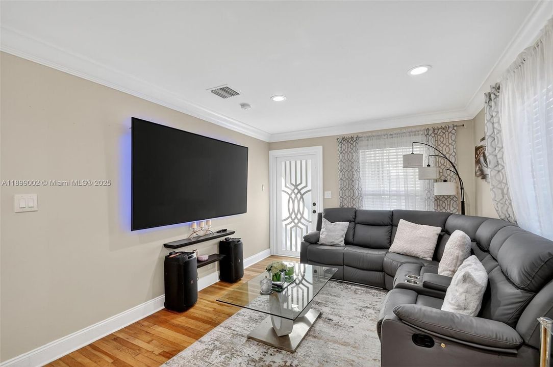 На продажу: $499,000 (4 спален, 1 ванн, 1190 Квадратных фут)