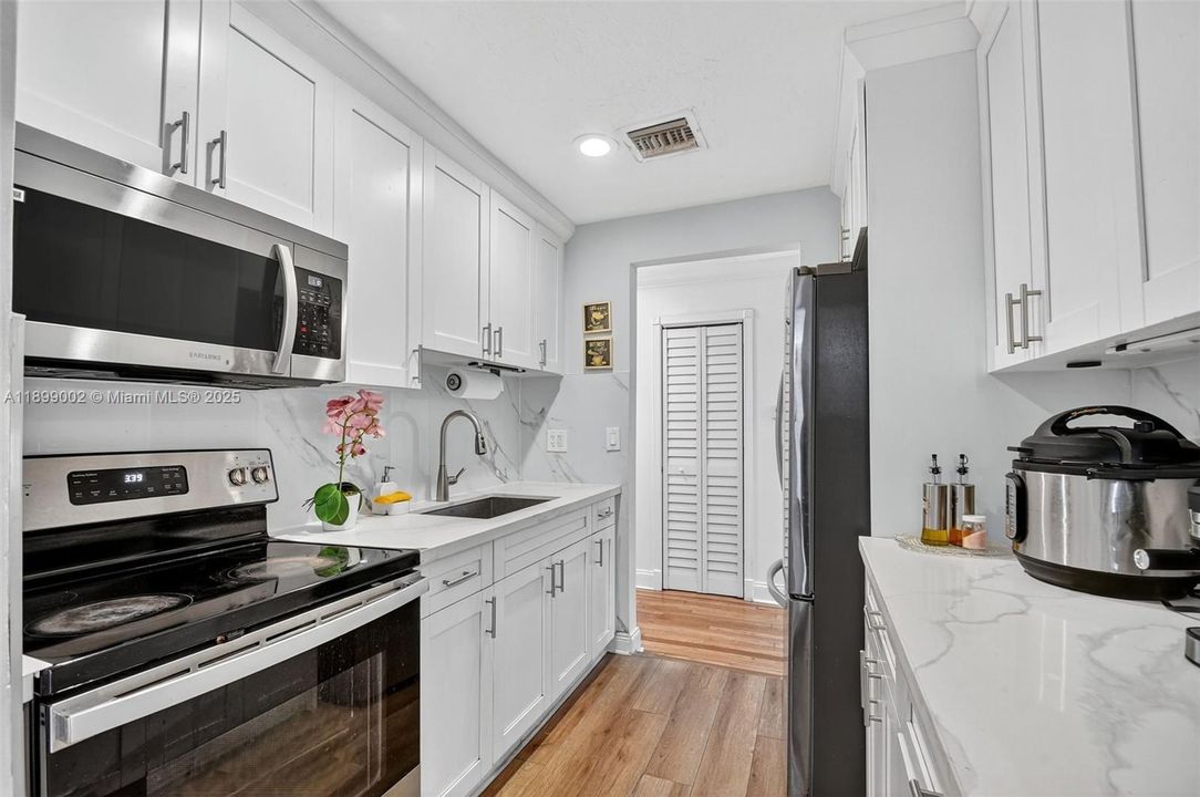 На продажу: $499,000 (4 спален, 1 ванн, 1190 Квадратных фут)