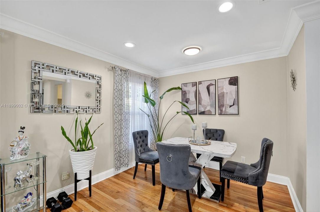 На продажу: $499,000 (4 спален, 1 ванн, 1190 Квадратных фут)