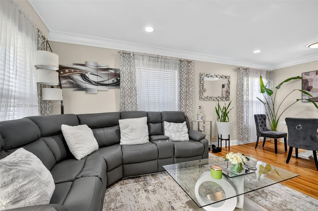 На продажу: $499,000 (4 спален, 1 ванн, 1190 Квадратных фут)