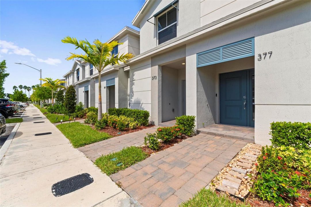 For Rent: $3,000 (3 beds, 2 baths, 1433 Square Feet)