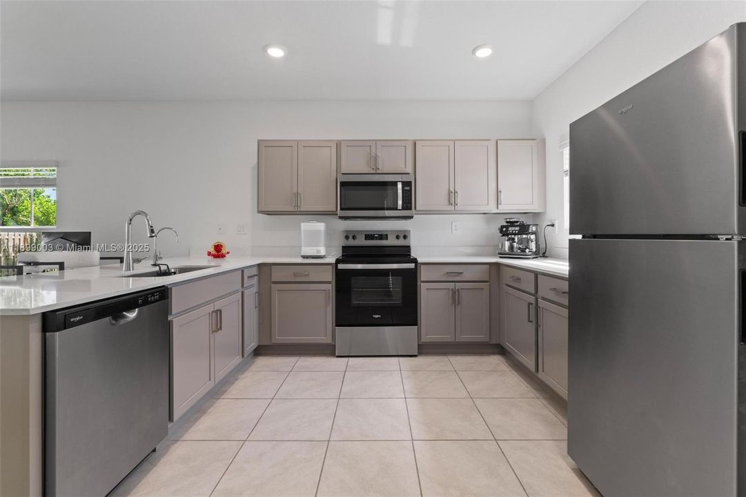 For Rent: $3,000 (3 beds, 2 baths, 1433 Square Feet)