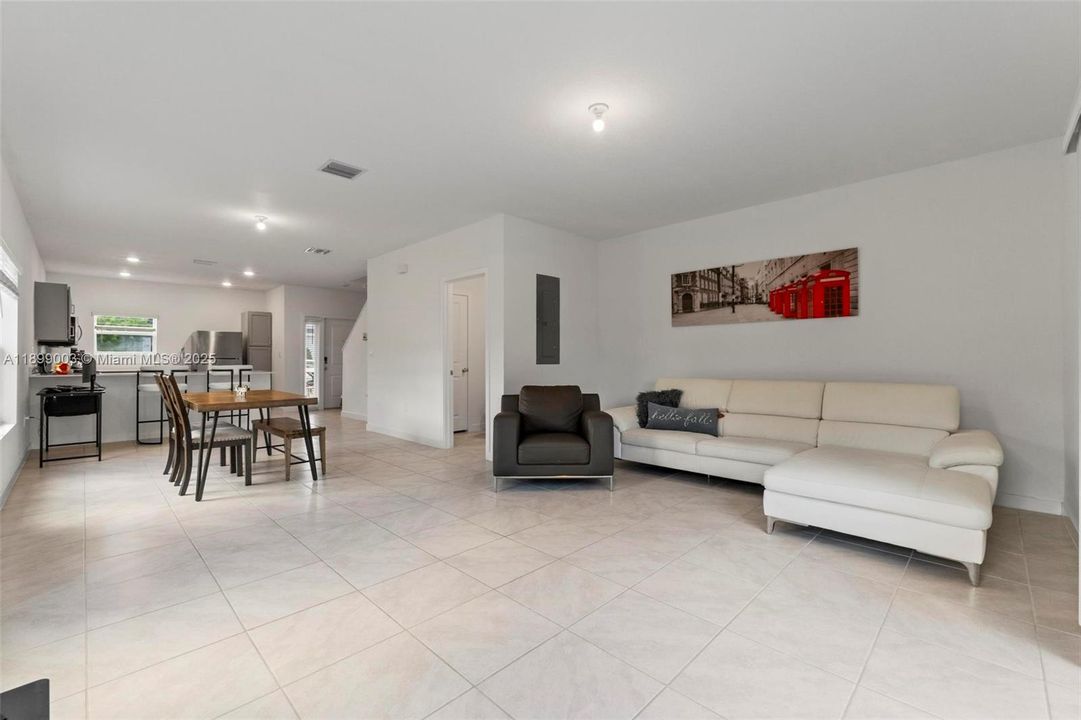 For Rent: $3,000 (3 beds, 2 baths, 1433 Square Feet)