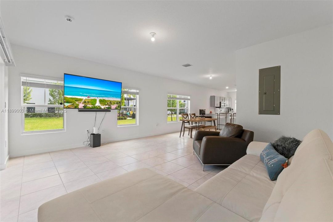 For Rent: $3,000 (3 beds, 2 baths, 1433 Square Feet)