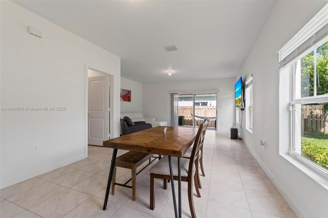 For Rent: $3,000 (3 beds, 2 baths, 1433 Square Feet)