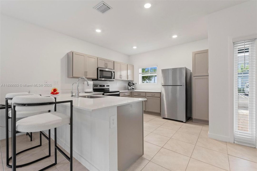 For Rent: $3,000 (3 beds, 2 baths, 1433 Square Feet)